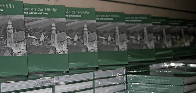 Ortschroniken stapelweise: Die Geschic...sen an der Mhlin gibt es nun als Buch  | Foto: Martina Faller
