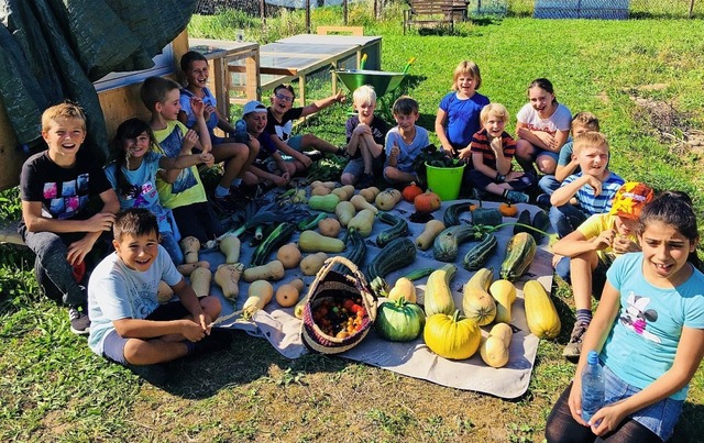 Die jungen Landwirtinnen und Landwirte aus Gutach prsentieren ihre Ernte.  | Foto: Privat