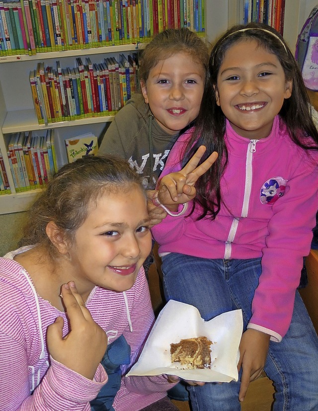 Ausnahmsweise mal Kuchen essen in der Bibliothek.   | Foto: Miriam Herbage