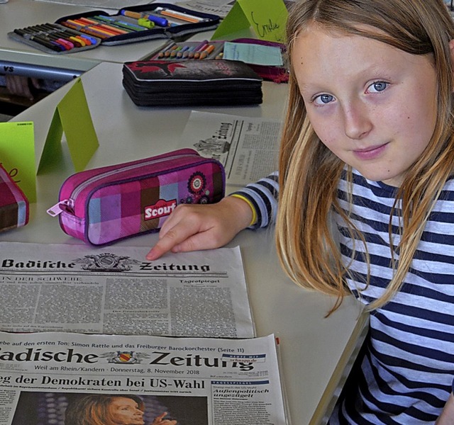 Sofia Jahn mit der allerersten und ein...uellen Ausgabe der Badischen Zeitung.   | Foto: privat