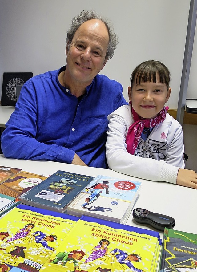 Ein Autor zu Besuch: Andreas Kirchgner mit Laura Braun   | Foto: Miriam Herbage