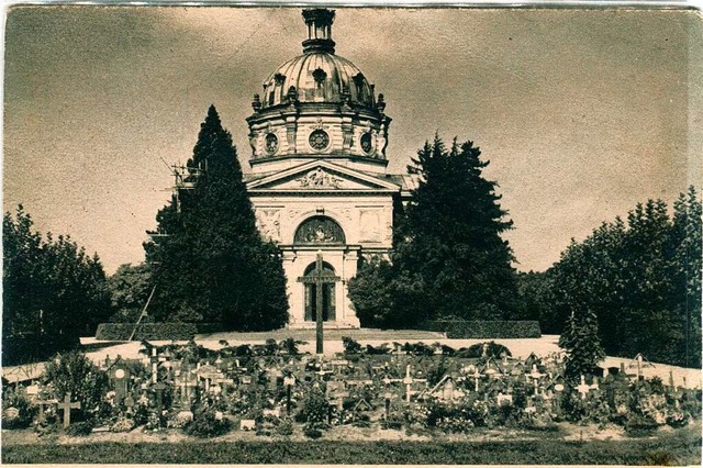 Das Massengrab auf dem Hauptfriedhof v...ung der Anlage (undatierte Postkarte).  | Foto: Archiv Hans-Jrgen Oehler