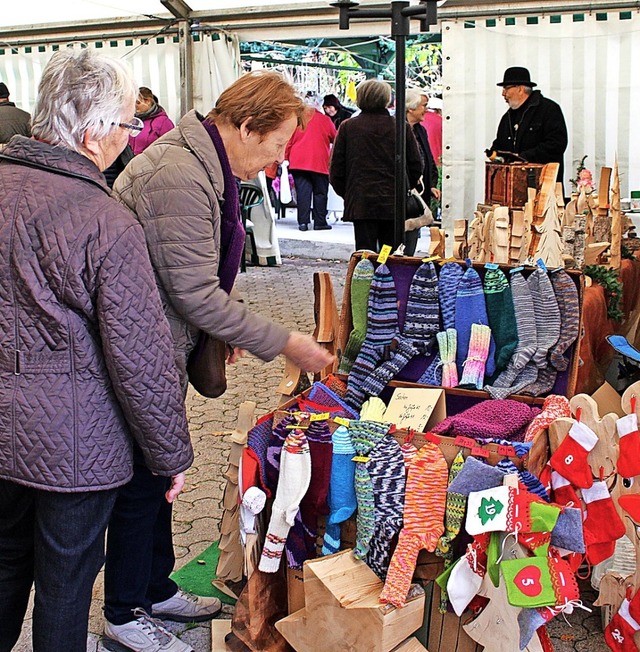 Ob gestrickt oder gesgt: Beim Advents...tal gab es vor allem Handgefertigtes.   | Foto: Fotos: Jana Fischer