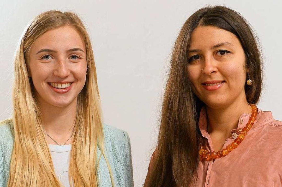 Anne Beck (links) und Amira Ragab freuen sich über ein Stipendium.  | Foto: Ingo Schneider
