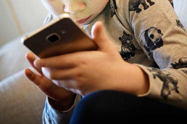 Umgang mit sozialen Medien: Eltern sind häufig überfordert