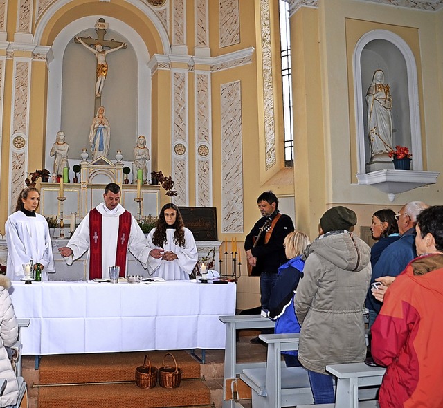 Pfarrer Jrgen Schindler zelebrierte d... Patrozinium in der Katharinenkapelle.  | Foto: Roland Vitt