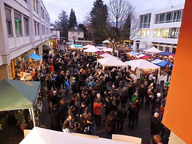 Alljhrlich lockt der Adventsbasar des...ster-Scholl-Gymnasiums nach Waldkirch.  | Foto: Sylvia Sredniawa