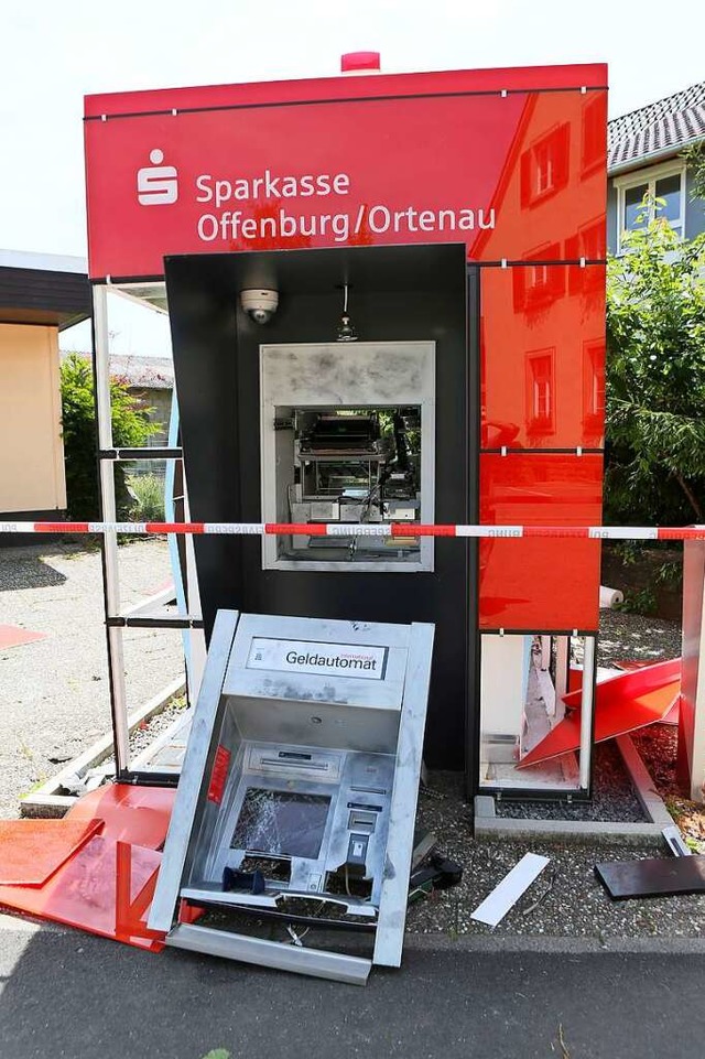 Der gesprengte Geldautomat in Sulz.  | Foto: Christoph Breithaupt