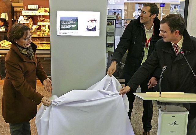 Als eine der letzten Amtshandlungen un...foplakat in der Bahnhofsunterfhrung.   | Foto: Seller