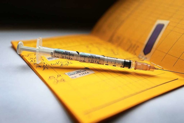 Vor allem Risikogruppen wie lteren Me... wird zu einer Grippeimpfung geraten.   | Foto: dpa