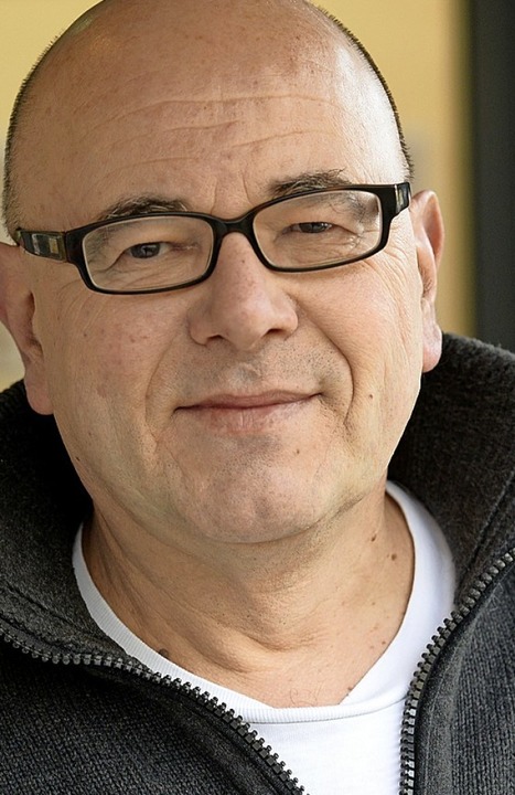 Auf der Suche nach deutschen Analogien: bersetzer Ulrich Prfrock  | Foto:  Ingo Schneider