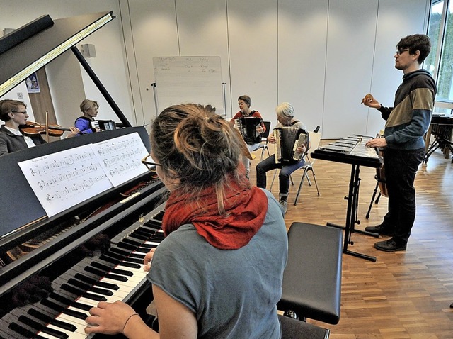 Einen Tag gemeinsam rund um ein Musiks...Gbel (Geige) und Lars Ponath (rechts)  | Foto: Markus Zimmermann