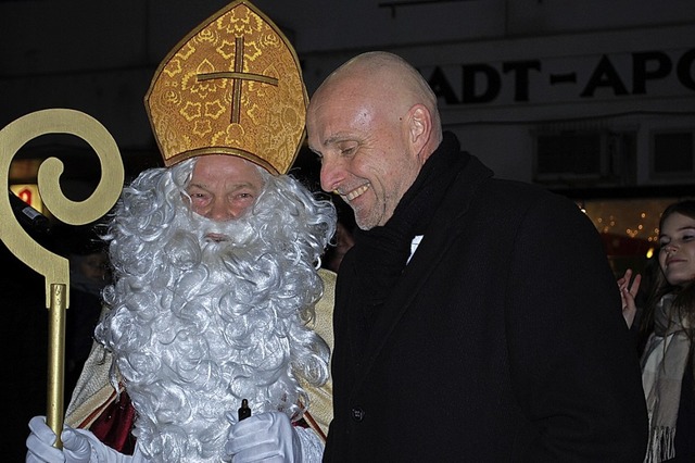 Mit Nikolaus und OB, aber ohne Weihnac...Emmendinger Weihnachtsmarkt begonnen.   | Foto:  ja