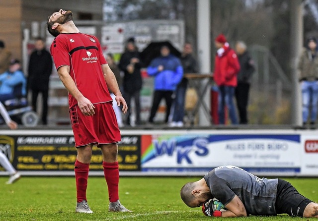 Wieder verloren: Witali Semenschuk bef...Keeper Florian Streif hat ihn sicher.   | Foto: vpif