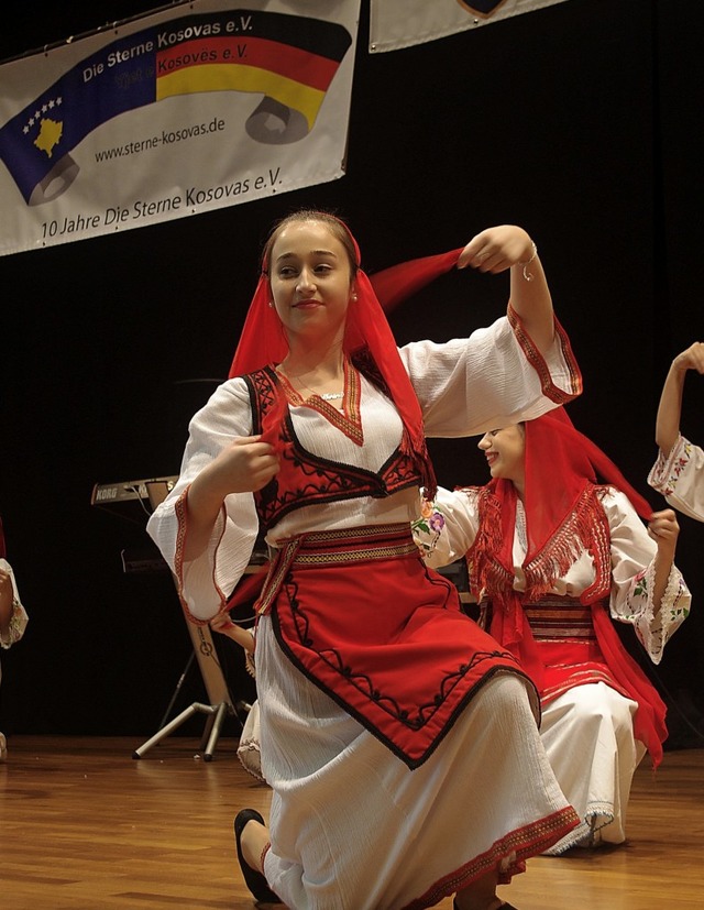 Das Weiterleben der albanischen Kultur...Vlkerverstndigung gehrt auch dazu.   | Foto: Annika Sindlinger