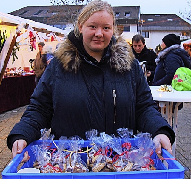 Bei den Vereinen &#8211; hier Jana Sch...211; half auch die Jugend krftig mit.  | Foto: Jutta Schtz