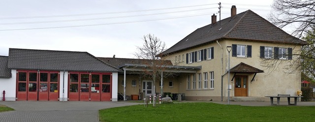 Feuerwehrgertehaus und Schule im Staufener Ortsteil Wettelbrunn   | Foto: Hans-Peter Mller