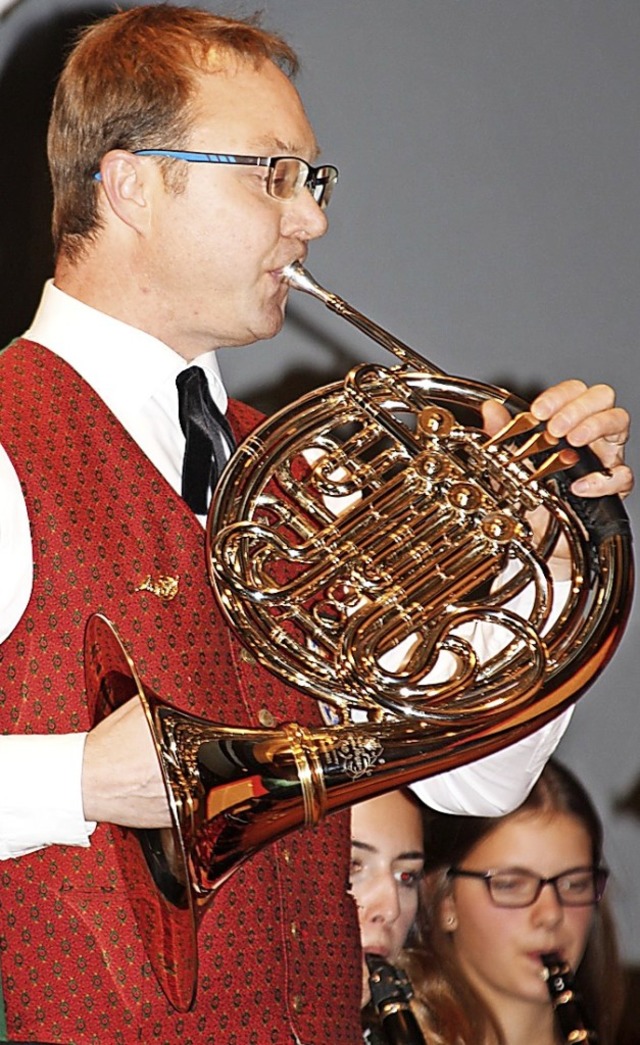 Hornist Tobias Ambs spielte gefhlvoll...ir poetique for Horn and Band&#8220;.   | Foto: Gert Brichta