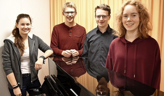 Auswahlklasse der Musikschule: Christi...loud/Klavier und Charlotte Lbke/Geige  | Foto: Barbara Ruda