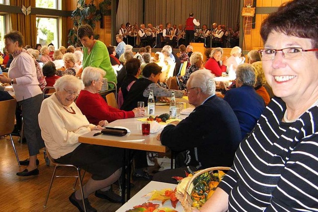 Christel Stau beim Altennachmittag 20...anisiert sie den Treff zum letzen Mal.  | Foto: Norbert Sedlak