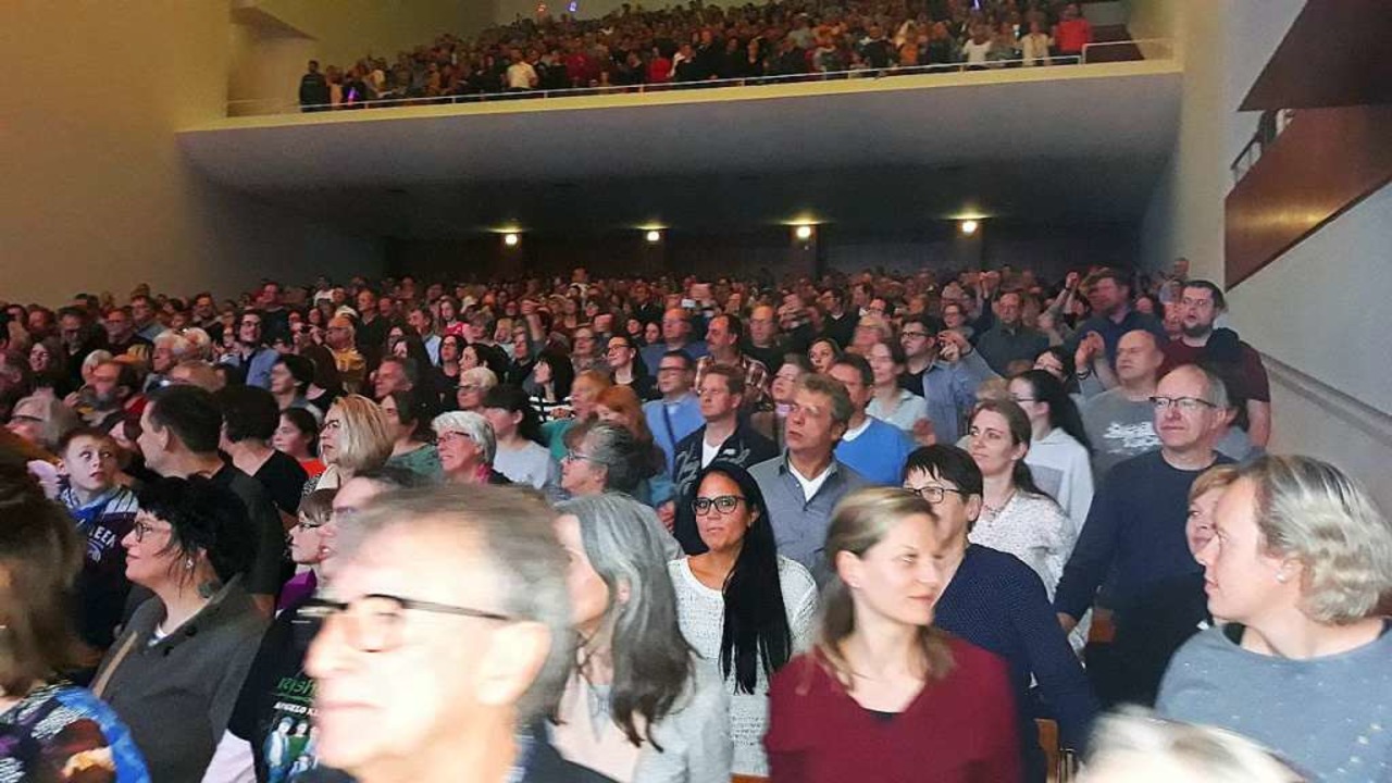 Das Publikum im Freiburger Konzerthaus.  | Foto: Andreas Meinzer