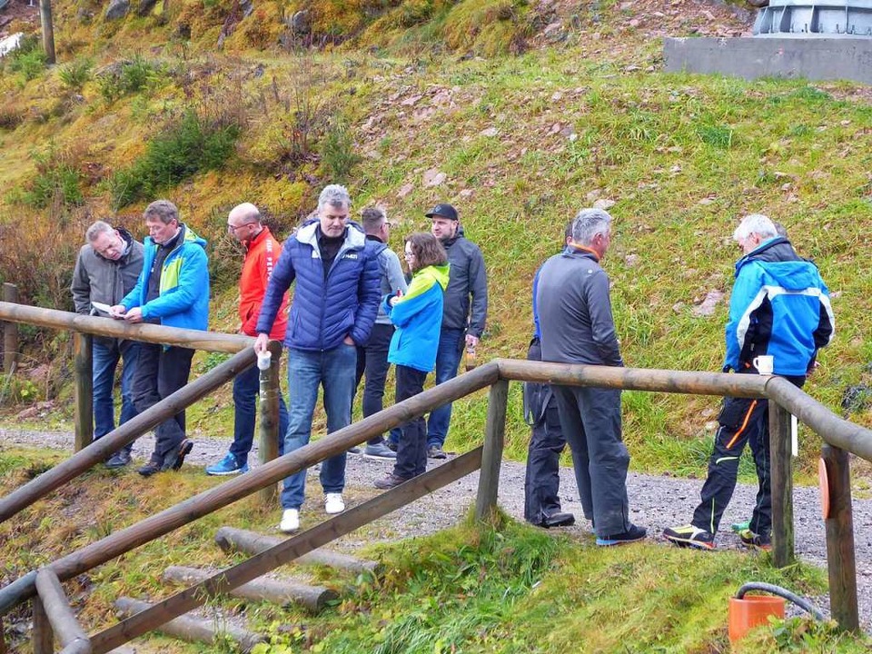 Hop oder topp? Das Organisationskomite...r den neusten Daten des Wetterdiensts.  | Foto: Peter Stellmach