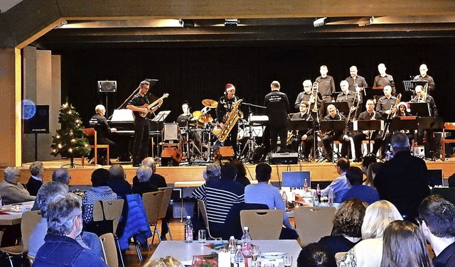 Die Big Band Elzach glnzte bei ihrem mitreienden Auftritt.   | Foto: Meier