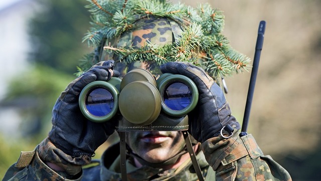 Aufklrung betreibt die Bundeswehr gew...8211; nun geht es um Beratervertrge.   | Foto: dpa
