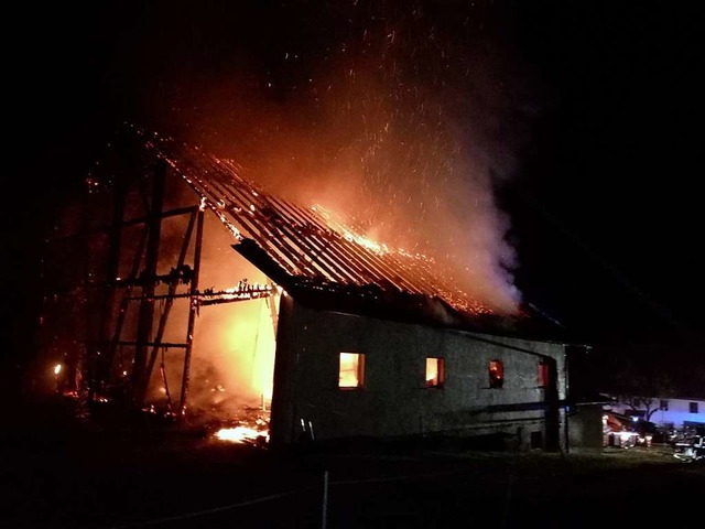 Diese Scheune hat in Bonndorf gebrannt.  | Foto: kamera24.tv