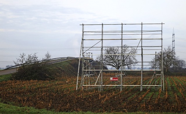 Gerst zur Veranschaulichung der Hhe ...die ausgebaute Rheintalbahn bei Auggen  | Foto: Michael Behrendt