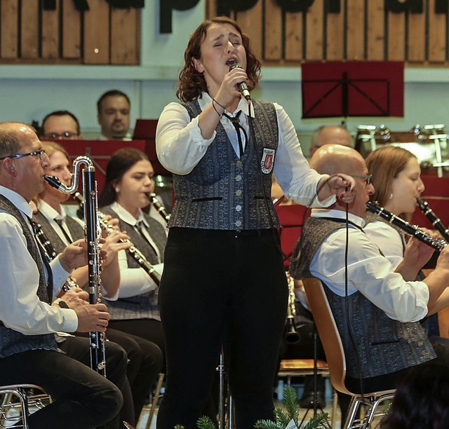 Gesangseinlage von Katharina Eckel und...Jahreskonzert der Musikkapelle Kappel   | Foto: Sandra Decoux-Kone