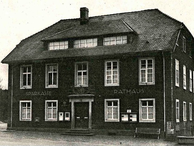 Bis 1956 war das Rathaus nicht nur der...her auch der Ratssaal (Foto rechts).    | Foto: Fotos: Gemeindearchiv/Otmar Eckert/Foto Schmid