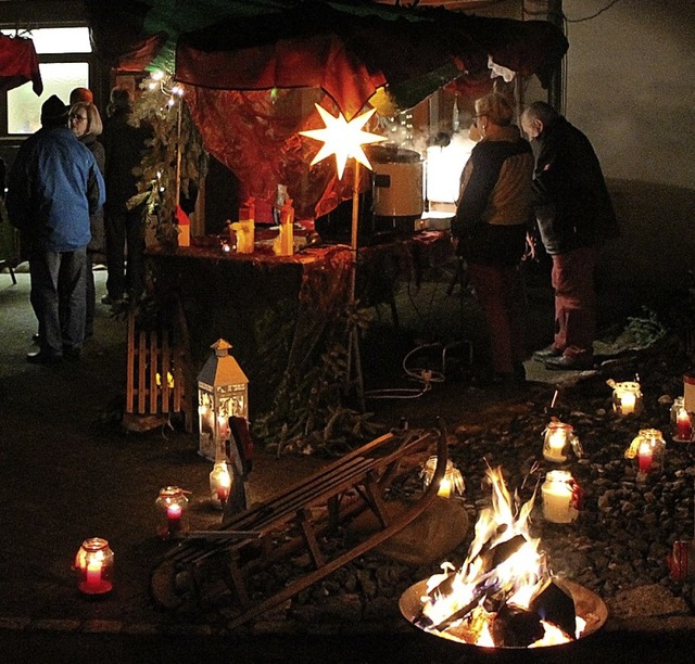 Im Kerzenschein und am Lagerfeuer konn...arrgemeinde  Heilig Geist verweilen.    | Foto: Michelle Gntert
