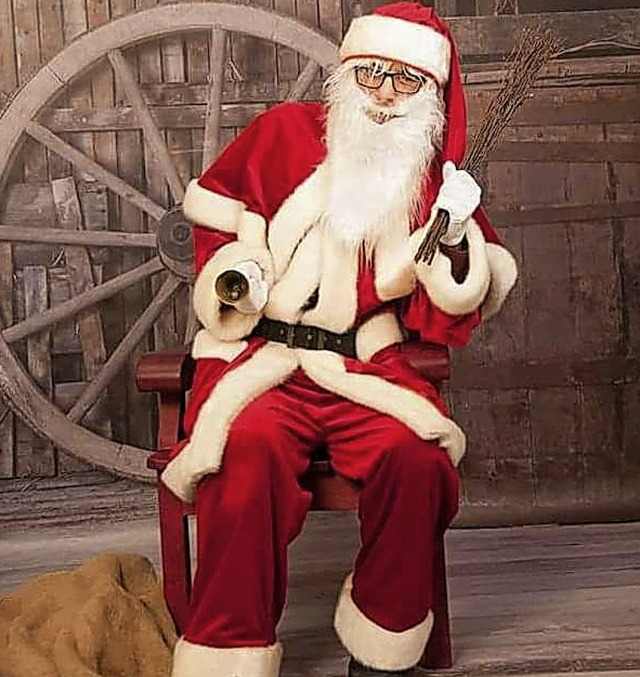 Der Nikolaus von Lahr: Hier schwingt e...Langenwinkeler Weihnachtsmarkt wartet.  | Foto: Babette Staiger