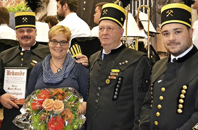 Martin und Alexandra Wietzel freuen si...Thoma und Clemens Jger (von links).    | Foto: Berger