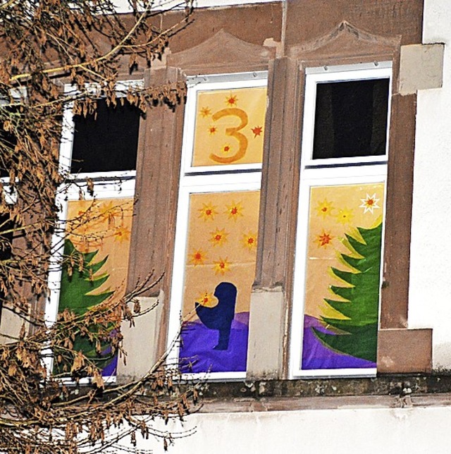 Das lebendige Adventsfenster wurde von Hausener Grundschlern gestaltet.   | Foto: Oliver Schmidt