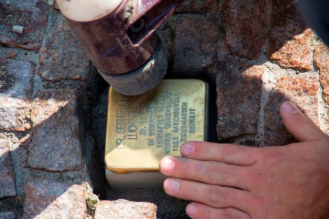 In Freiburg wie in vielen anderen Stdten gibt es die Stolpersteine bereits.  | Foto: Katja Morhulis