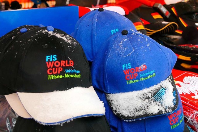 Die Weltcup-Fanmtzen knnen auch nchstes Jahr wieder verkauft werden.  | Foto: Tanja Bury 