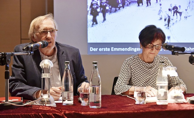 Gerhard A. Auer und Irmgard Schneider  bei der Lesung im Haus am Festplatz  | Foto: Benedikt Sommer