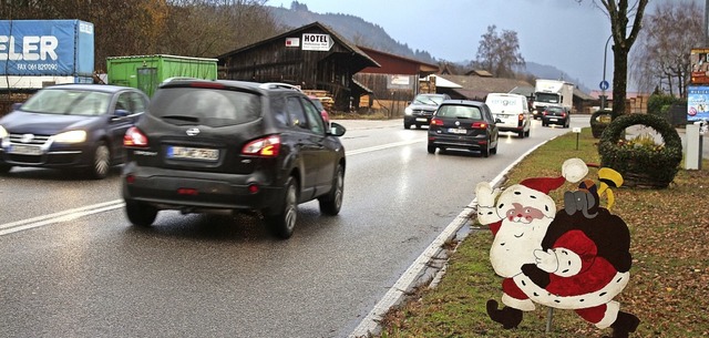 Der Nikolaus als Schlerlotse drfte k...e fr eine Querungshilfe vorgestellt.   | Foto: Robert Bergmann/Anja Bertsch