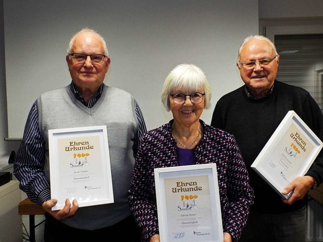 Josef Mussler, Elfriede Remer und Will...s) wurden zu Ehrenmitgliedern ernannt.  | Foto: Astrid Heitzmann