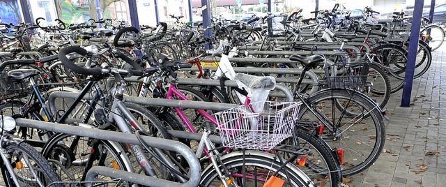 Mehr Fahrradabstellpltze soll es am Bahnhof geben.   | Foto: Zimmermann