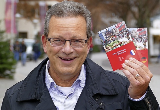 Achim Kirsche, Geschftsfhrer der Cit...  aufgelegten Einkaufsfhrer Offenburg  | Foto: Seller