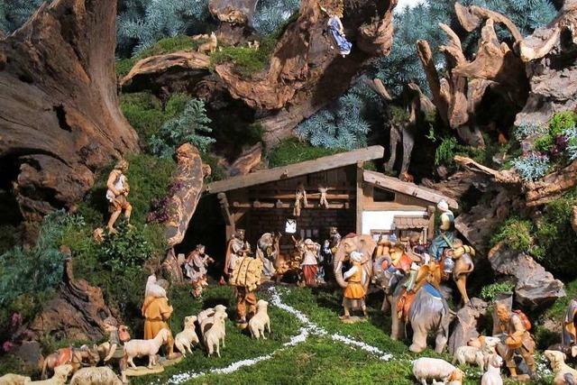 Besucher kommen in Scharen zur Krippenausstellung