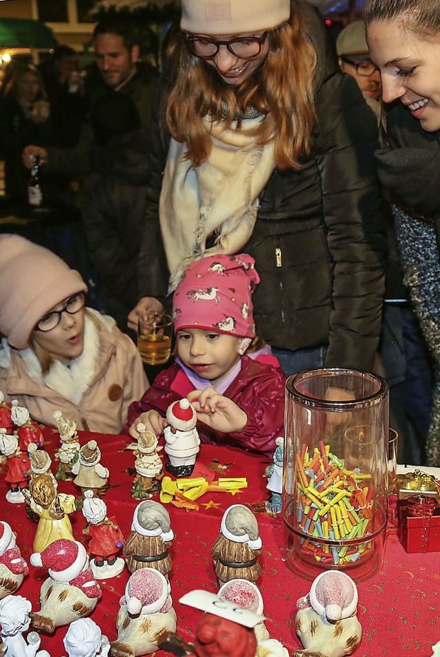 Auf dem Weihnachtsmarkt in Mnchweier ...ne etwas zu entdecken und zu staunen.   | Foto: Sandra Decoux-Kone