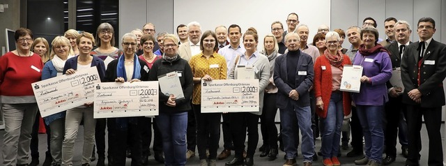 Zahlreiche Vereinsvertreter erhielten ...ecks der Julabo-Stiftung in Seelbach.   | Foto: Christoph Breithaupt