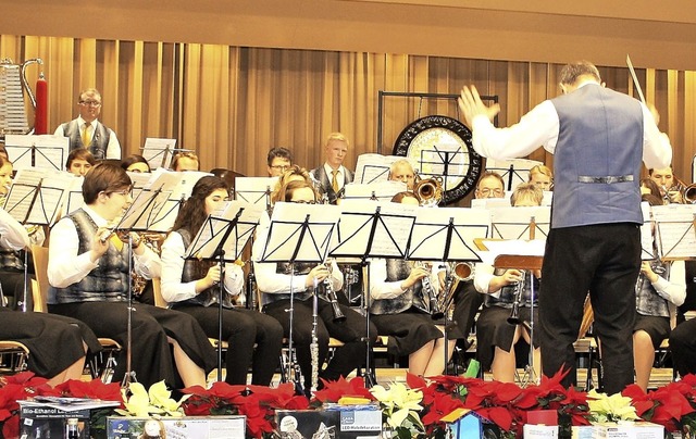 Der Musikverein Heimatklang Htten beg...e sein Publikum  beim Jahreskonzert.    | Foto: Andreas Bhm