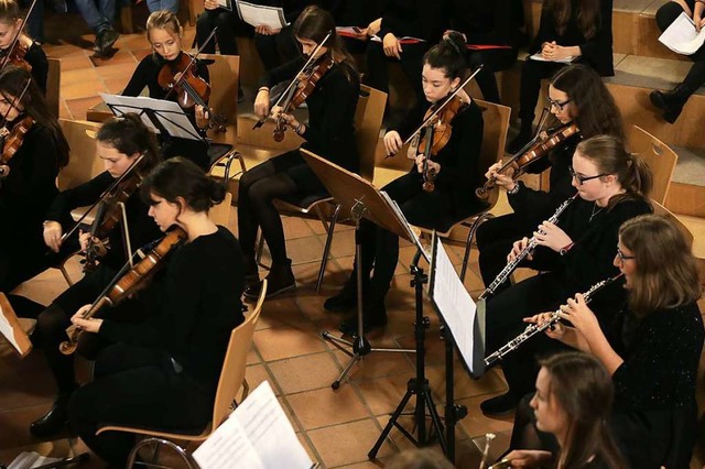 Das Orchester des Clara-Schumann-Gymnasiums  | Foto: Christoph Breithaupt