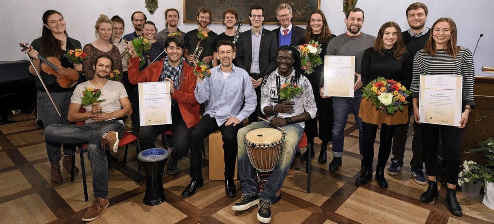 Gruppenbild mit Bürgermeistern: Die mit dem Integrationspreis Ausgezeichneten.   | Foto: Thomas Kunz
