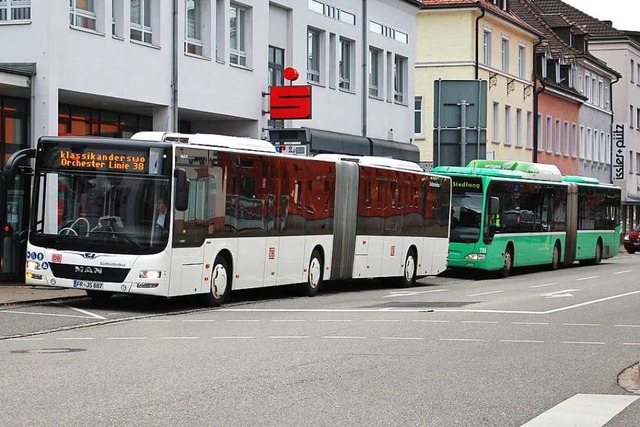 Mit dem Sonderbus gab die Sdbadenbusg...VB. Die neuen Fahrzeuge sind bestellt.  | Foto: Rolf Reimann